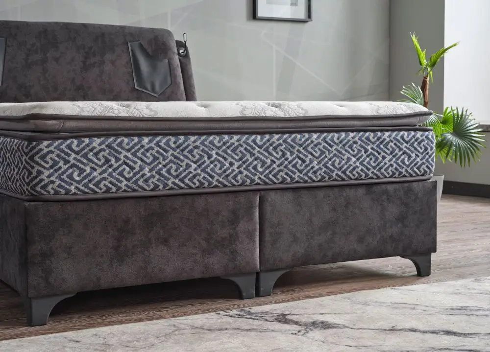 מיטה זוגית מרופדת